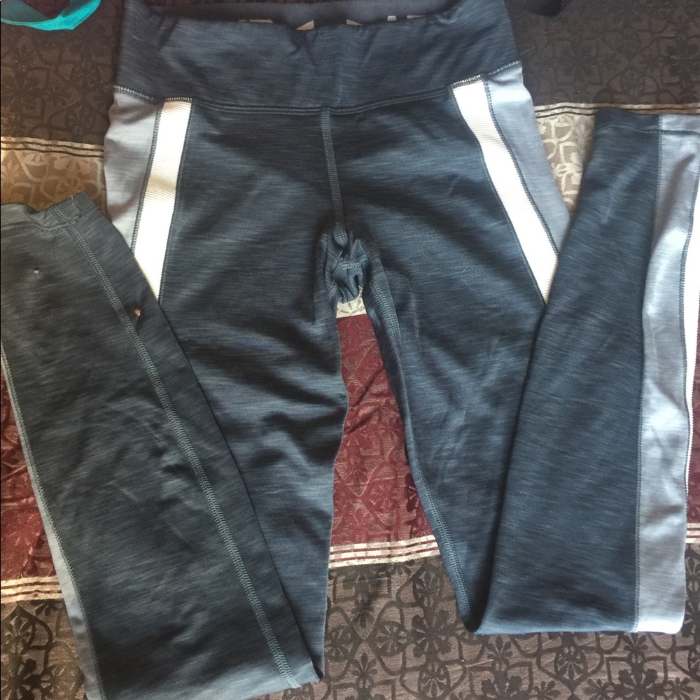 Under Armour like new leggings very cute - Picture 2 of 3